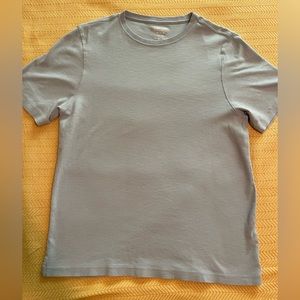 Men’s Kirkland Signature Athletic Short Sleeve Light Blue T-Shirt Size: M